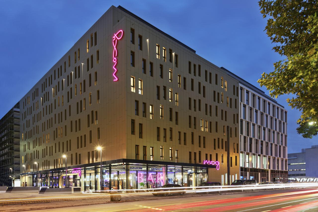 Moxy Frankfurt East Hotel Франкфурт на Майн Екстериор снимка